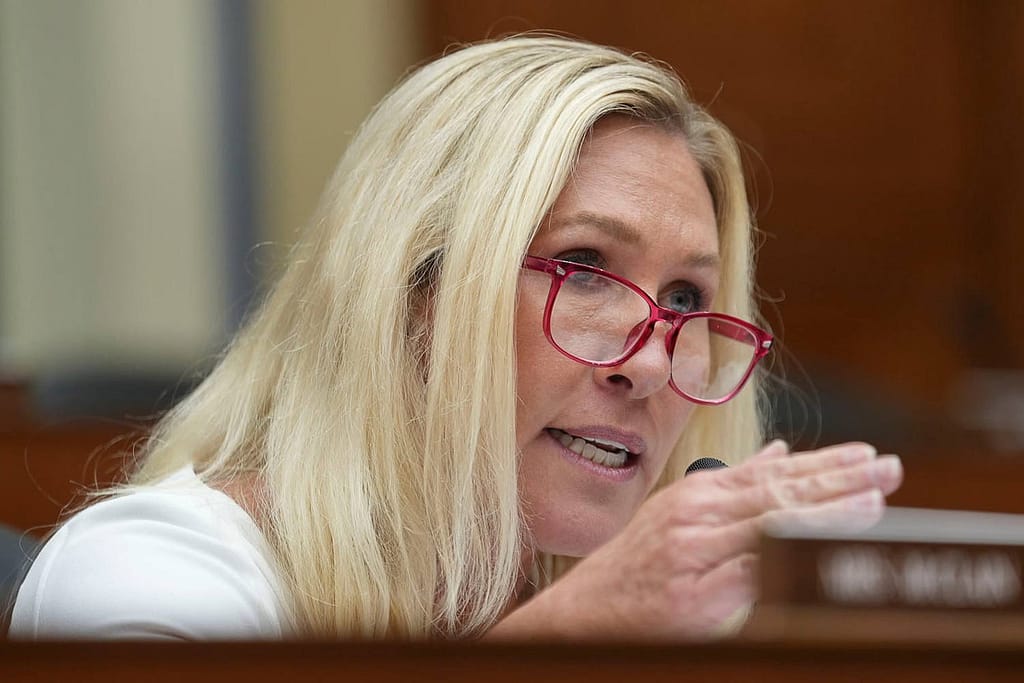 आधुनिक चिकित्सा व्यवस्था 250729 Marjorie Taylor Greene se 313p 0662ca TRBt05/ सड़क समाचार