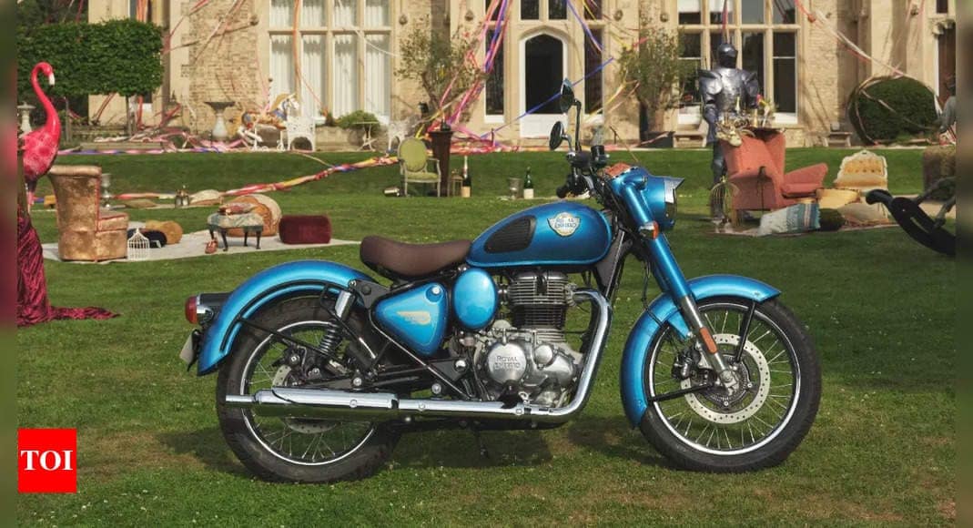 2024 Royal Enfield Classic 350 launched at Rs 1.99 lakh: Best-selling RE’s latest avatar! 2024 Royal Enfield Classic 350 launched at Rs 1.99 lakh: Best-selling RE’s latest avatar!