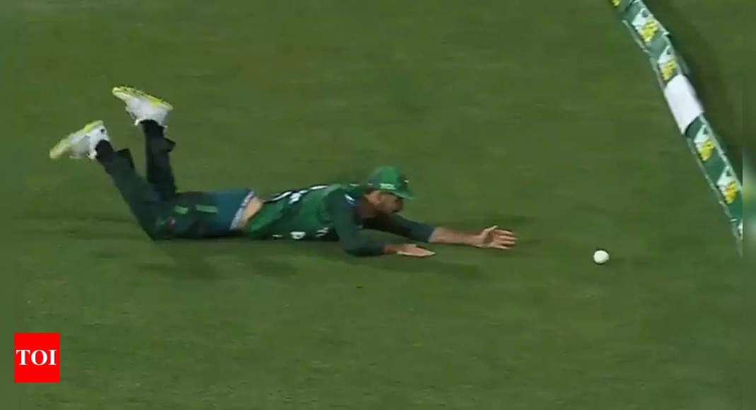 Debut ‘slide’ Pakistan pacer Jahandad Khan would want to forget. Watch | Debut ‘slide’ Pakistan pacer Jahandad Khan would want to forget. Watch |