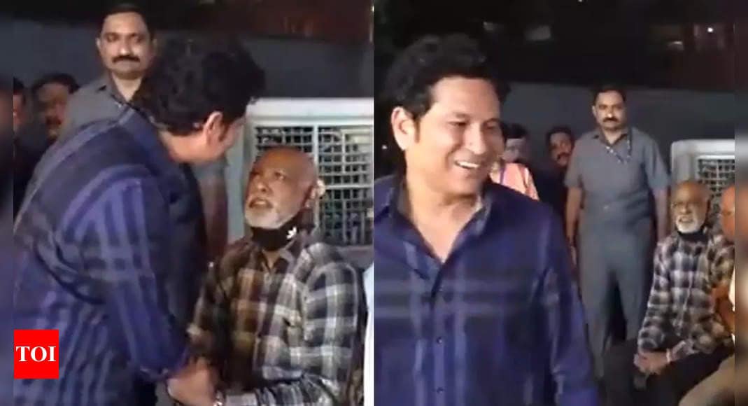 Sachin Tendulkar reunites with childhood friend Vinod Kambli in viral video. Watch Sachin Tendulkar reunites with childhood friend Vinod Kambli in viral video. Watch
