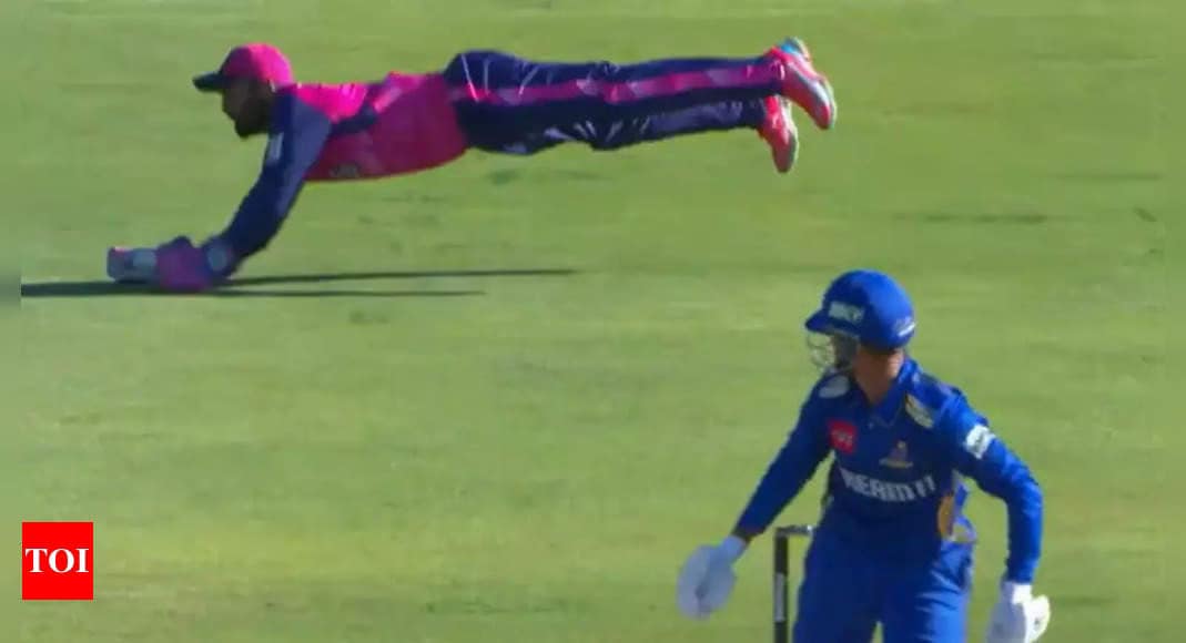 One-handed stunner! 39-yo Dinesh Karthik lights up SA20 with glovework for Paarl Royals. Watch | Cricket News One-handed stunner! 39-yo Dinesh Karthik lights up SA20 with glovework for Paarl Royals. Watch | Cricket News