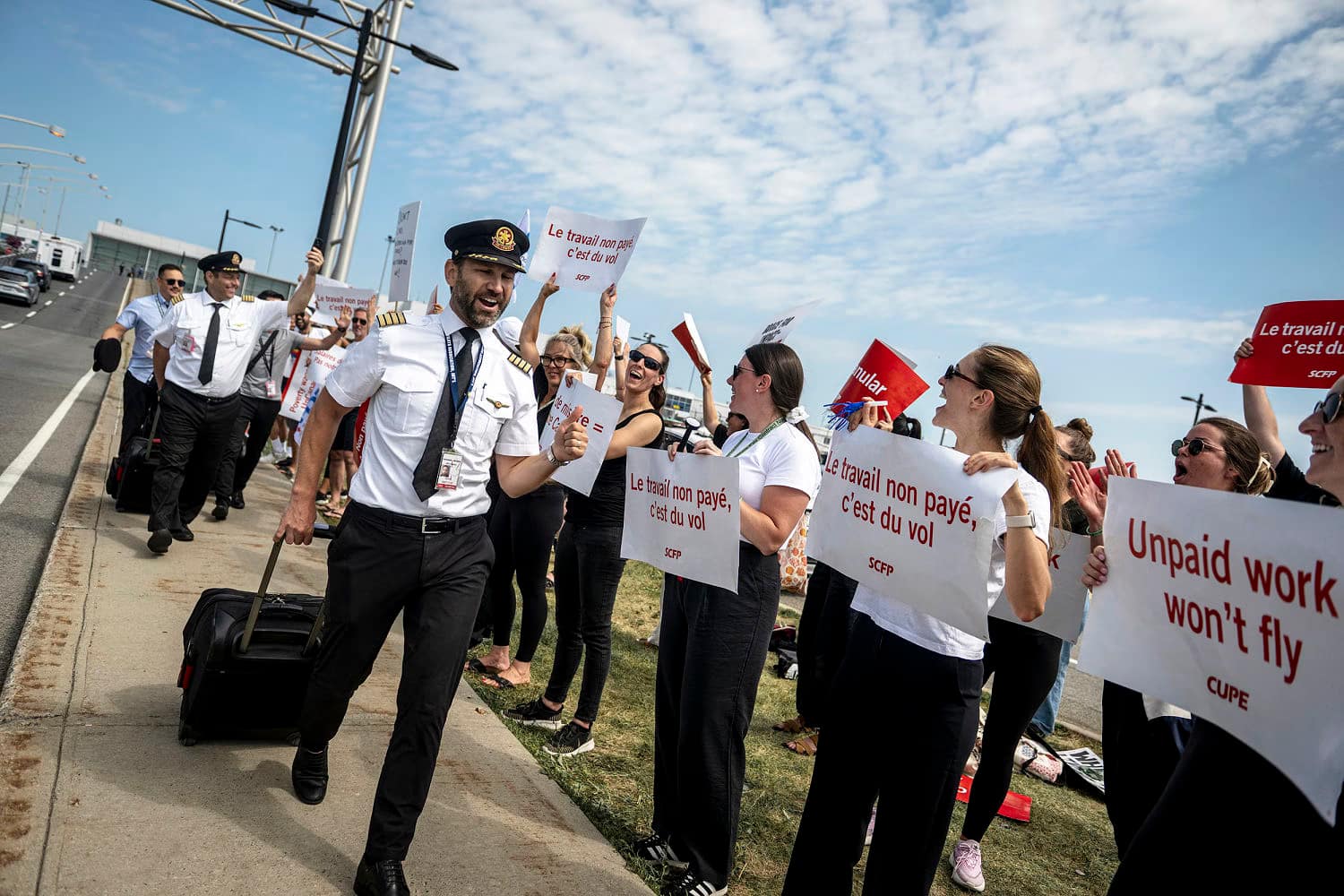 Air Canada and flight attendants reach tentative deal to end strike Air Canada and flight attendants reach tentative deal to end strike
