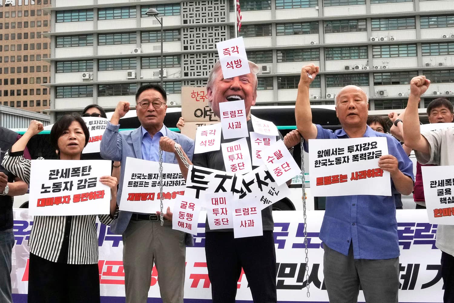 Workers detained in immigration raid head home to a reeling South Korea Workers detained in immigration raid head home to a reeling South Korea