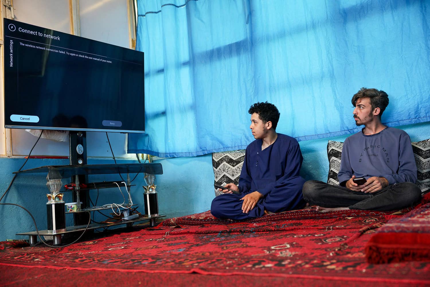 Taliban denies internet blackout that has left Afghans unable to reach loved ones Taliban denies internet blackout that has left Afghans unable to reach loved ones