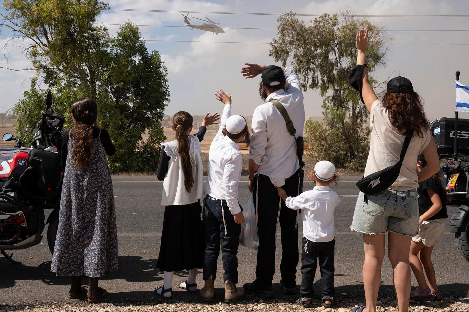 Joyous scenes as Israelis and Palestinians welcome their loved ones Joyous scenes as Israelis and Palestinians welcome their loved ones