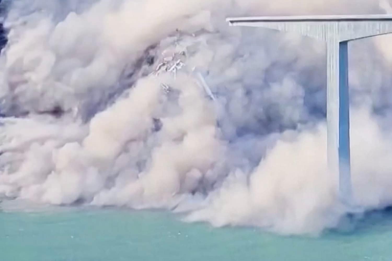 Video shows collapse of newly built bridge in China Video shows collapse of newly built bridge in China