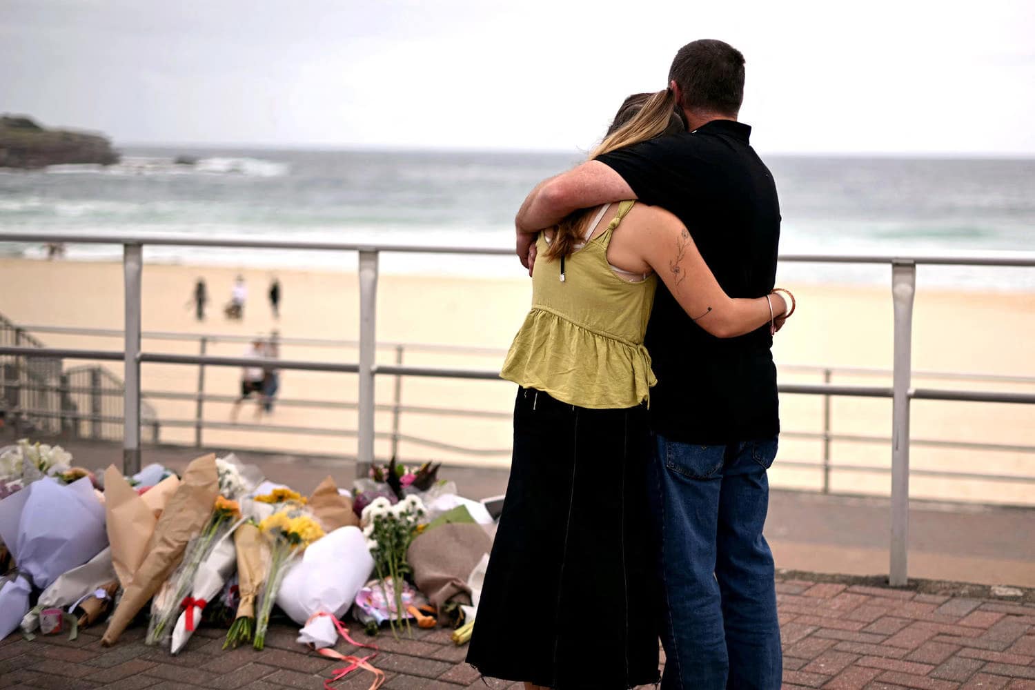 ‘Blood everywhere’: Bondi shooting survivors recount massacre on the beach ‘Blood everywhere’: Bondi shooting survivors recount massacre on the beach