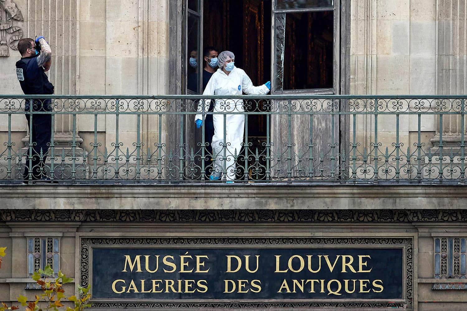 A daylight heist and a national ‘humiliation’: How 7 minutes at the Louvre stunned France A daylight heist and a national ‘humiliation’: How 7 minutes at the Louvre stunned France