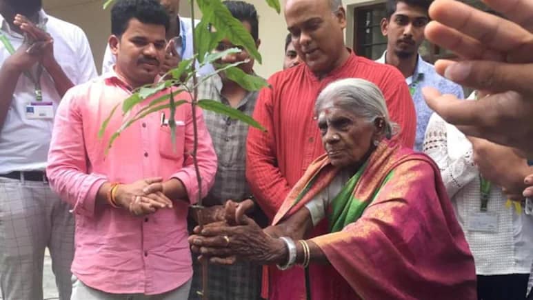 Saalumarada Thimmakka: 114-Year-Old Padma Shri Awardee In Bengaluru Saalumarada Thimmakka: 114-Year-Old Padma Shri Awardee In Bengaluru